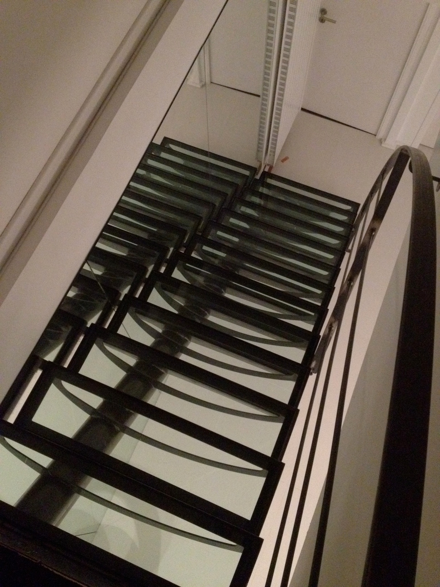 Pose escalier Plouzané : modèle droit métal et verre