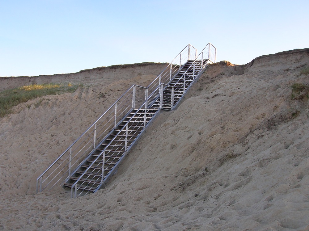 Escalier extérieur en inox + marches bois