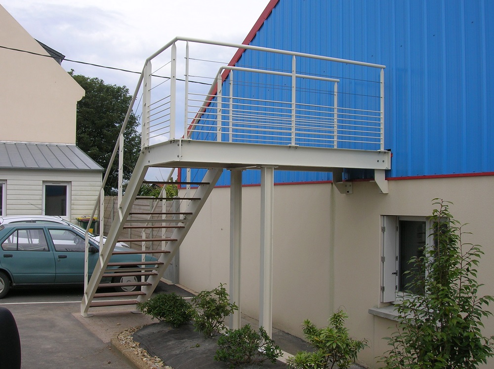 Escalier extérieur + passerelle