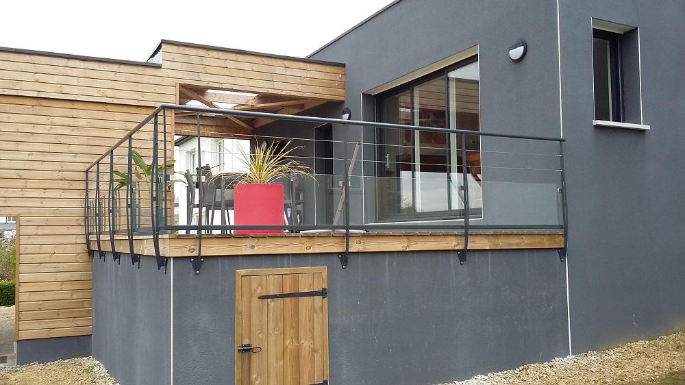 Garde-corps en verre sur terrasse bois