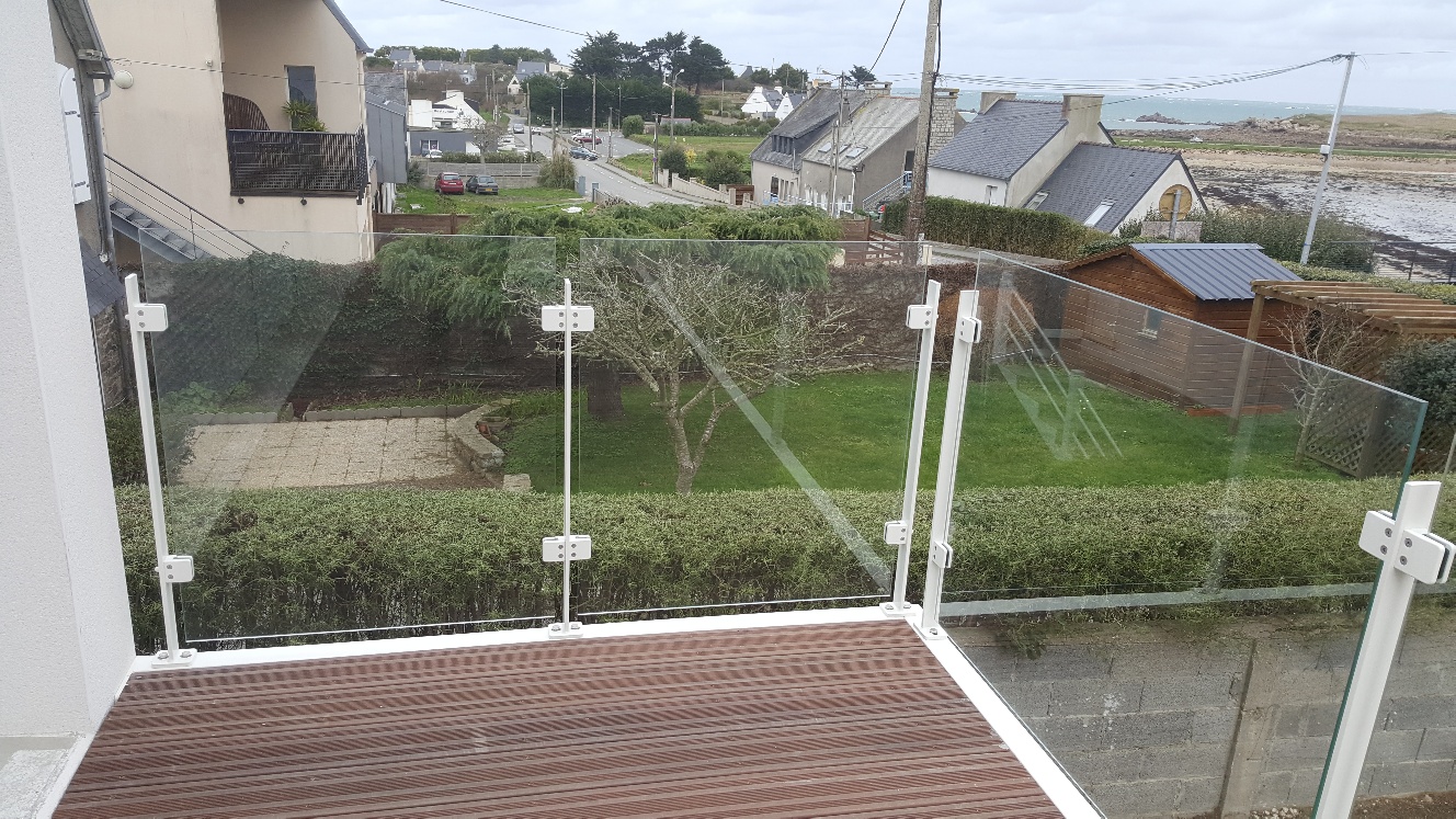 Garde-corps en verre sur terrasse